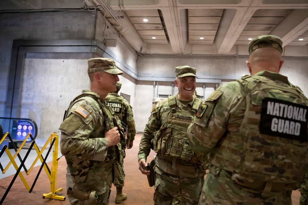 Gen. Stubbs and Command Sgt. Maj. Kendrick visit JTF-DC Guardsmen
