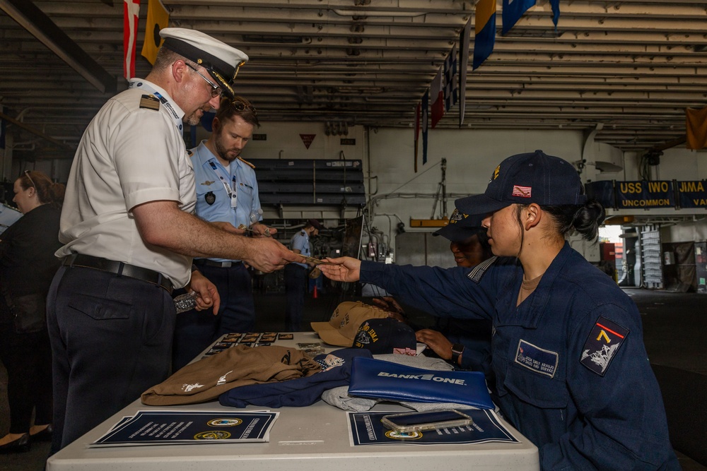 USS Iwo Jima provides tours to members of the Command and Staff College’s General Staff Course
