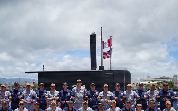Philippines Navy RIMPAC contingent visits Peruvian Navy submarine in Hawaii
