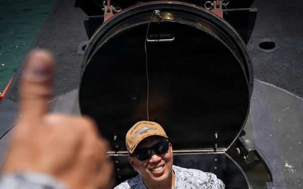 Philippines Navy RIMPAC contingent visits Peruvian Navy submarine in Hawaii