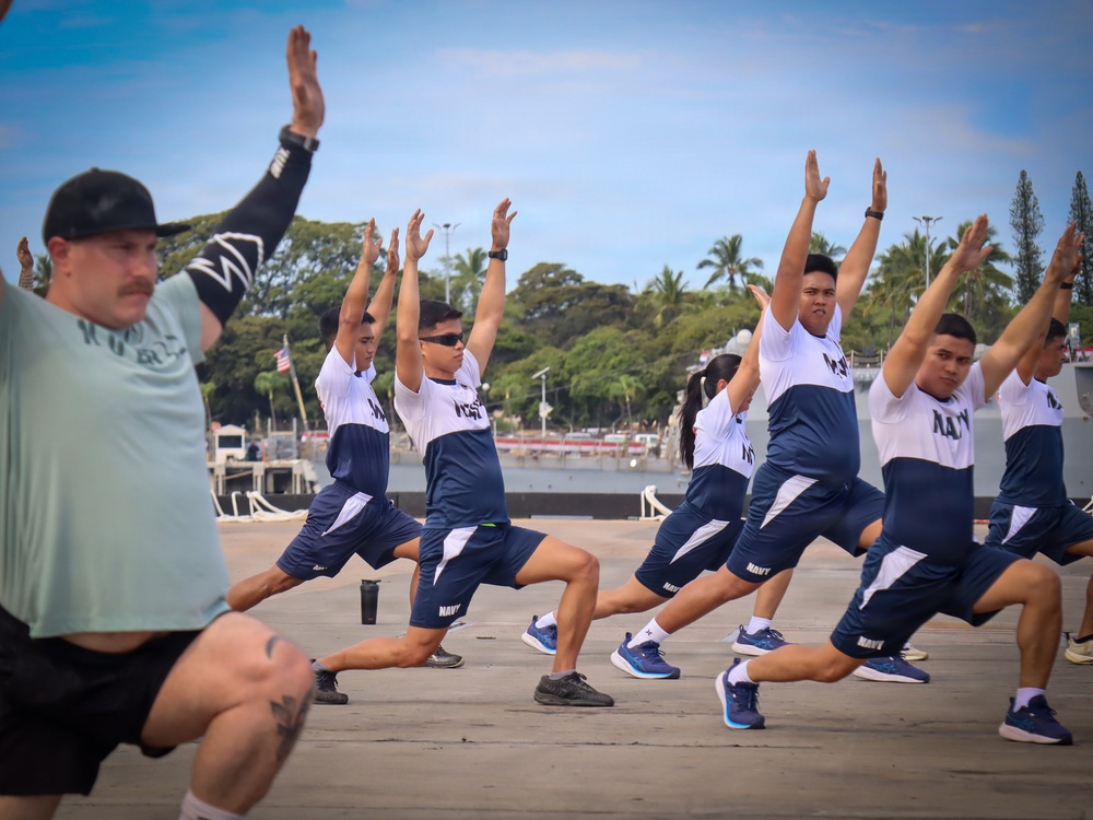 Philippine, Canadian navies hold joint calisthenics during RIMPAC 2026