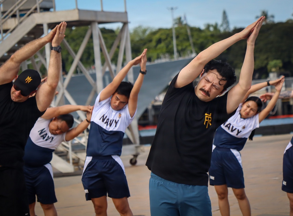 Philippine, Canadian navies hold joint calisthenics during RIMPAC 2026
