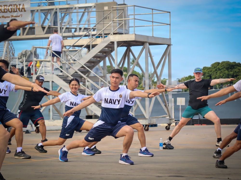 Philippine, Canadian navies hold joint calisthenics during RIMPAC 2026