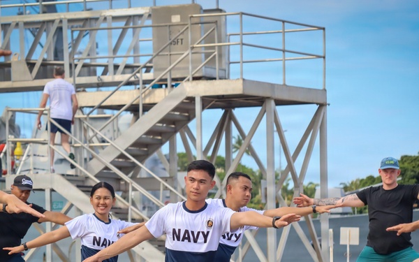 Philippine, Canadian navies hold joint calisthenics during RIMPAC 2026