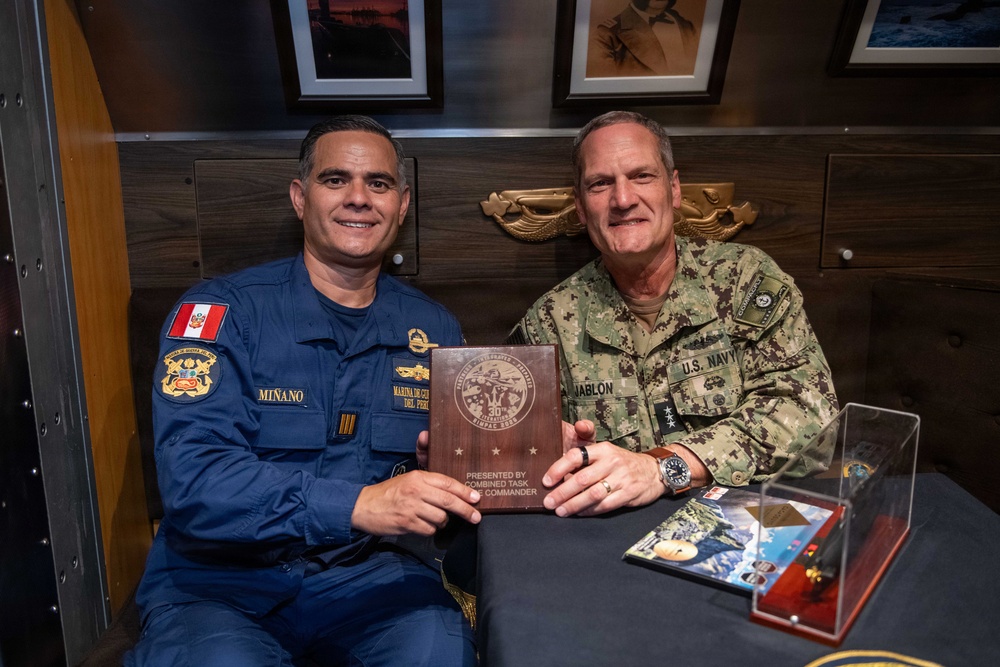 Philippines Navy RIMPAC contingent visits Peruvian Navy submarine in Hawaii