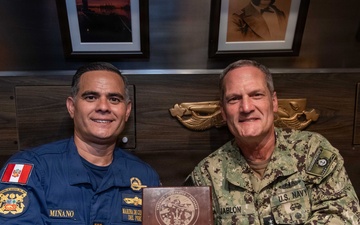 Philippines Navy RIMPAC contingent visits Peruvian Navy submarine in Hawaii