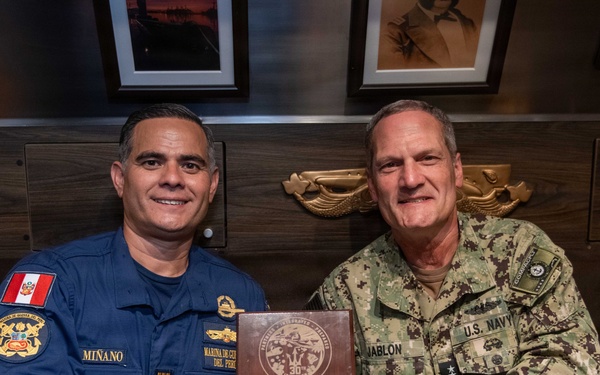 Philippines Navy RIMPAC contingent visits Peruvian Navy submarine in Hawaii