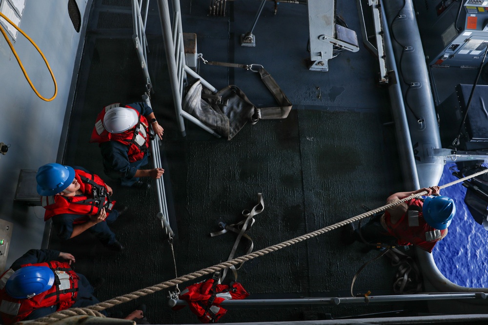 George Washington Sailors Participate in Small-boat Evolution