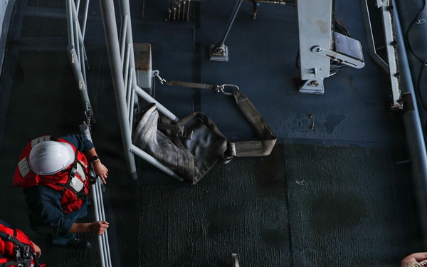 George Washington Sailors Participate in Small-boat Evolution