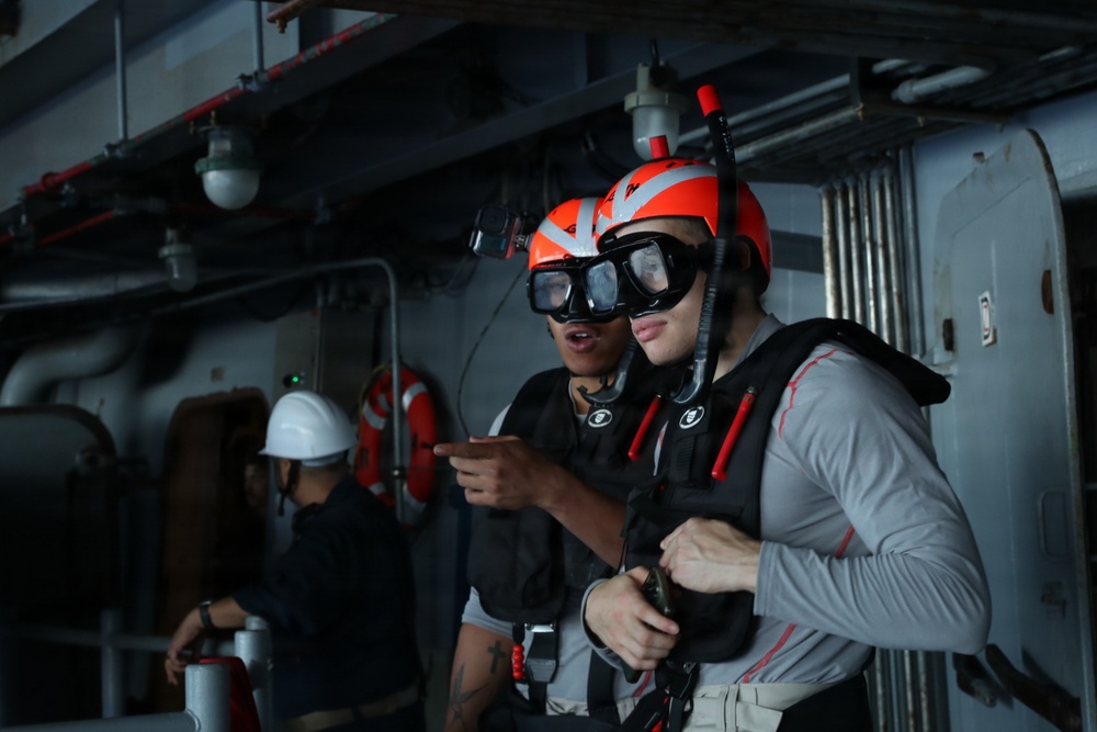George Washington Sailors Participate in Small-boat Evolution