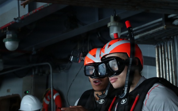 George Washington Sailors Participate in Small-boat Evolution