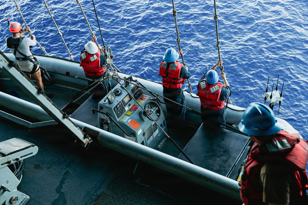 George Washington Sailors Participate in Small-boat Evolution
