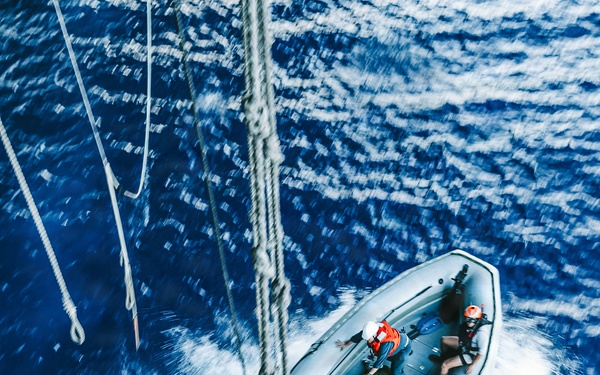 George Washington Sailors Participate in Small-boat Evolution