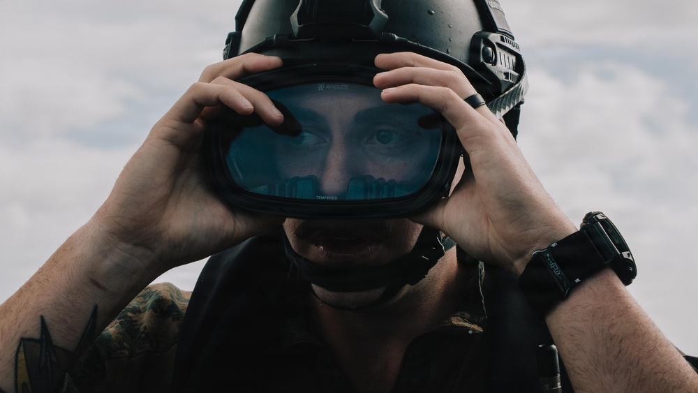 U.S. Navy, U.S. Marine Corps, Royal New Zealand Navy EOD technicians conduct mine countermeasures training during RIMPAC 26