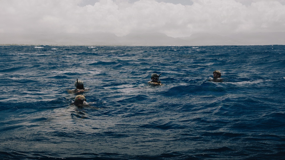 U.S. Navy, U.S. Marine Corps, Royal New Zealand Navy EOD technicians conduct mine countermeasures training during RIMPAC 26