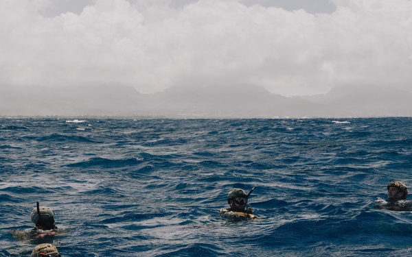 U.S. Navy, U.S. Marine Corps, Royal New Zealand Navy EOD technicians conduct mine countermeasures training during RIMPAC 26