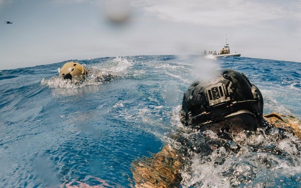 U.S. Navy, U.S. Marine Corps, Royal New Zealand Navy EOD technicians conduct mine countermeasures training during RIMPAC 26