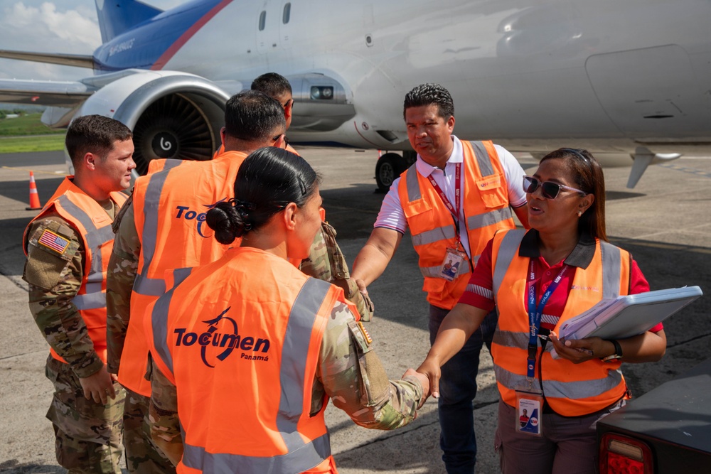 Joint Security Cooperation Group - Panama provides support for Venezuelan relief with Panamanian partners
