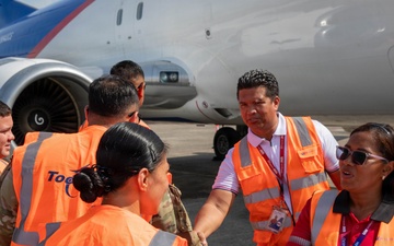 Joint Security Cooperation Group - Panama provides support for Venezuelan relief with Panamanian partners