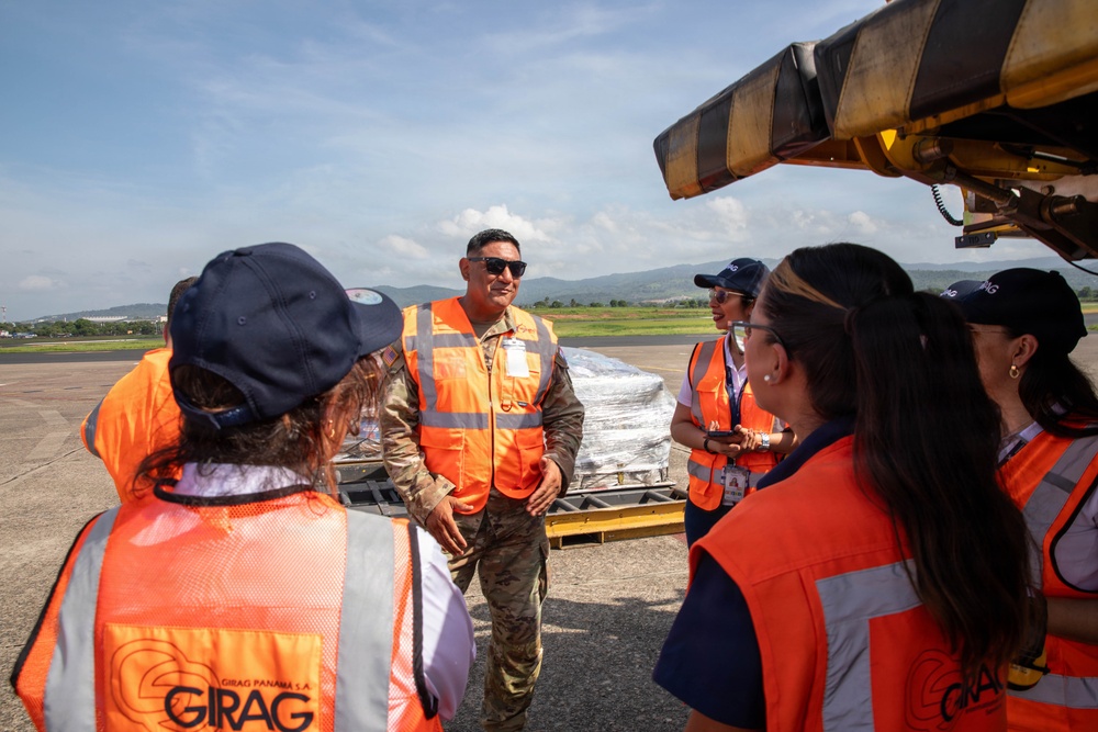 Joint Security Cooperation Group - Panama provides support for Venezuelan relief with Panamanian partners