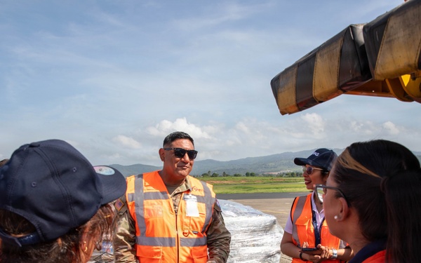 Joint Security Cooperation Group - Panama provides support for Venezuelan relief with Panamanian partners