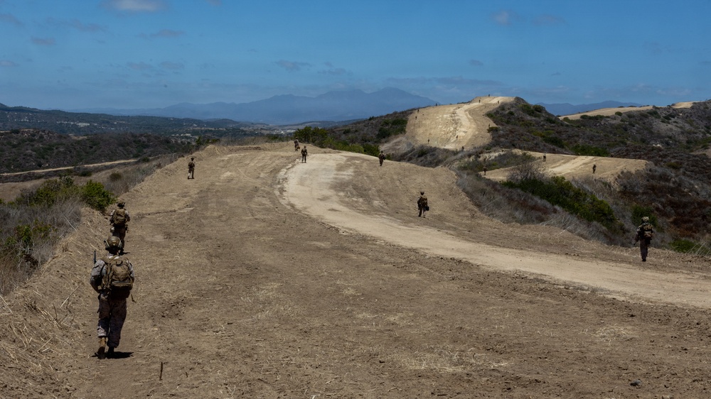 13th MEU Conducts a Vertical Assault Raid