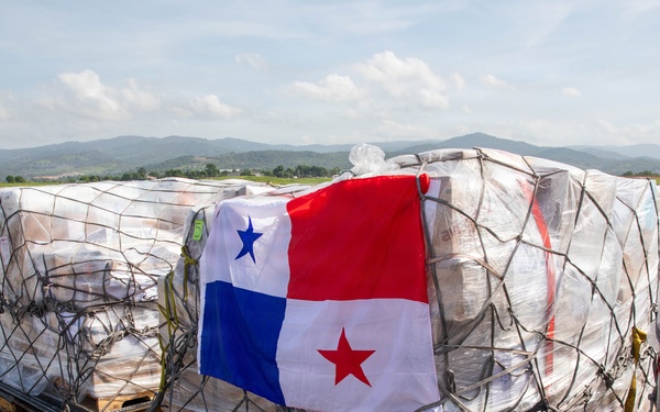 Joint Security Cooperation Group - Panama provides support for Venezuelan relief with Panamanian partners