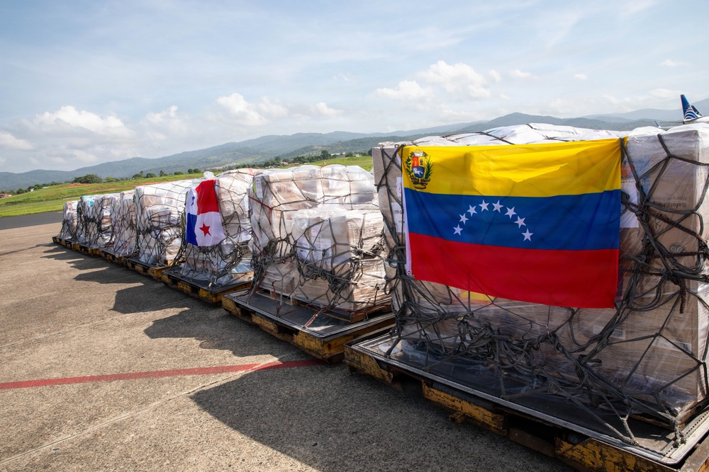 Joint Security Cooperation Group - Panama provides support for Venezuelan relief with Panamanian partners