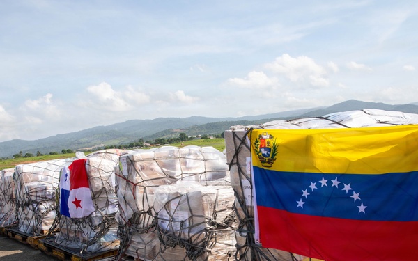 Joint Security Cooperation Group - Panama provides support for Venezuelan relief with Panamanian partners