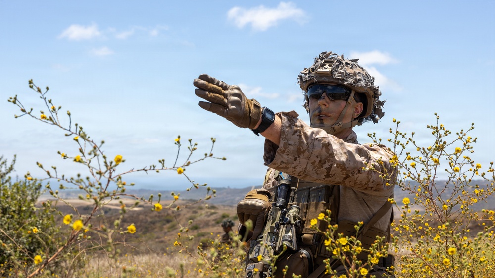 13th MEU Conducts a Vertical Assault Raid