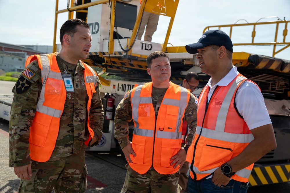 Joint Security Cooperation Group - Panama provides support for Venezuelan relief with Panamanian partners