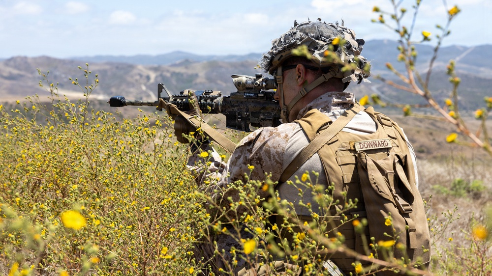 13th MEU Conducts a Vertical Assault Raid