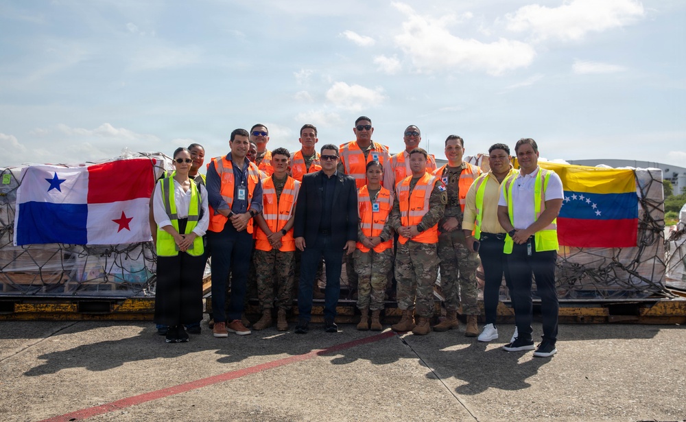 Joint Security Cooperation Group - Panama provides support for Venezuelan relief with Panamanian partners
