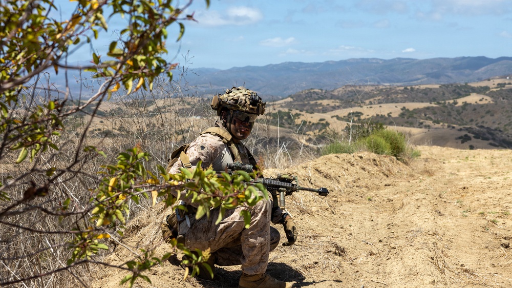 13th MEU Conducts a Vertical Assault Raid