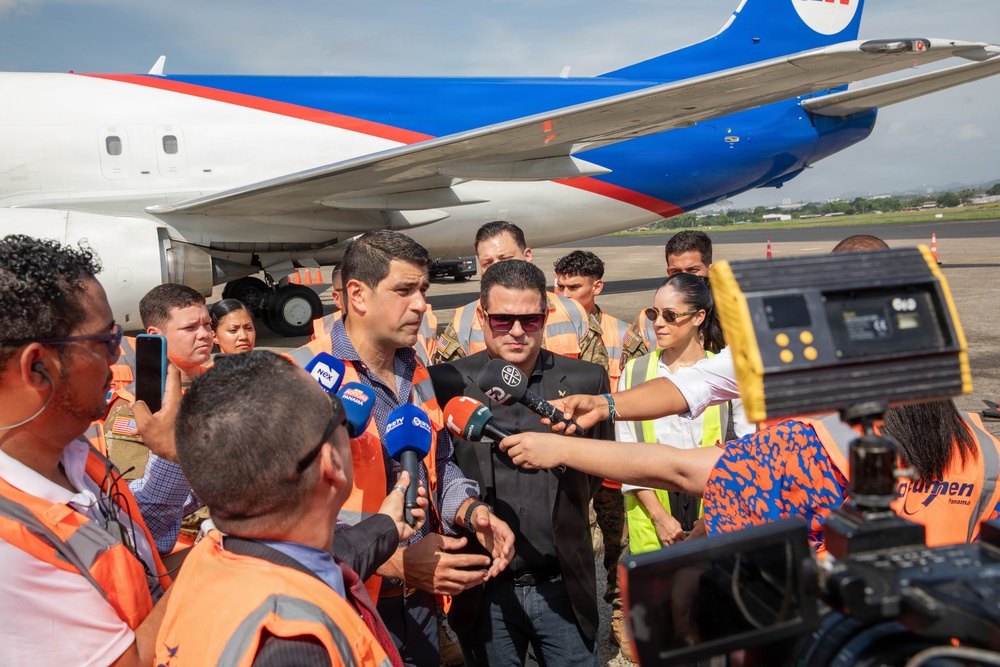 Joint Security Cooperation Group - Panama provides support for Venezuelan relief with Panamanian partners