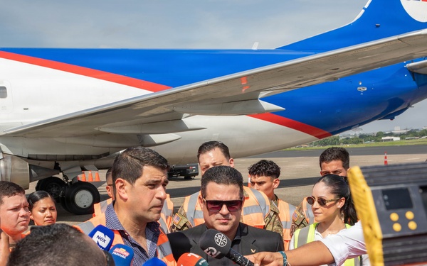 Joint Security Cooperation Group - Panama provides support for Venezuelan relief with Panamanian partners