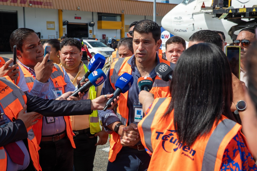 Joint Security Cooperation Group - Panama provides support for Venezuelan relief with Panamanian partners