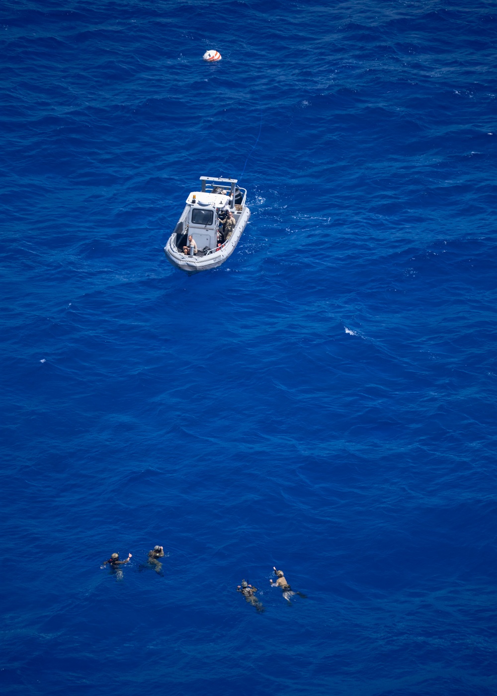 U.S. Navy, U.S. Marine Corps, Royal New Zealand Navy explosive ordnance disposal technicians conduct mine countermeasures training during RIMPAC 26