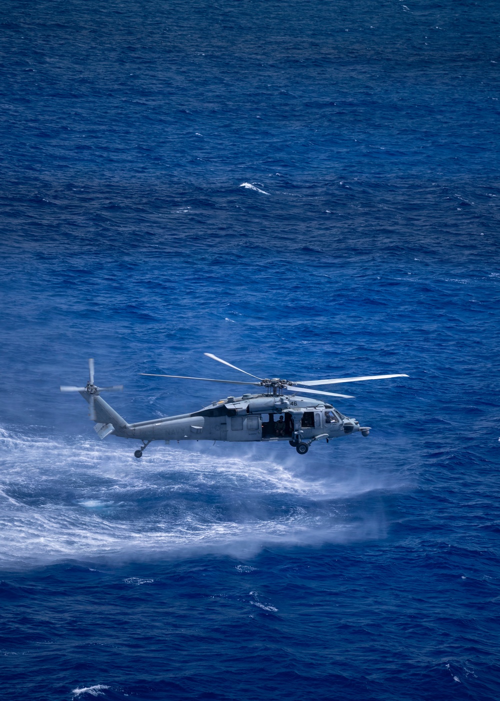 U.S. Navy, U.S. Marine Corps, Royal New Zealand Navy explosive ordnance disposal technicians conduct mine countermeasures training during RIMPAC 26