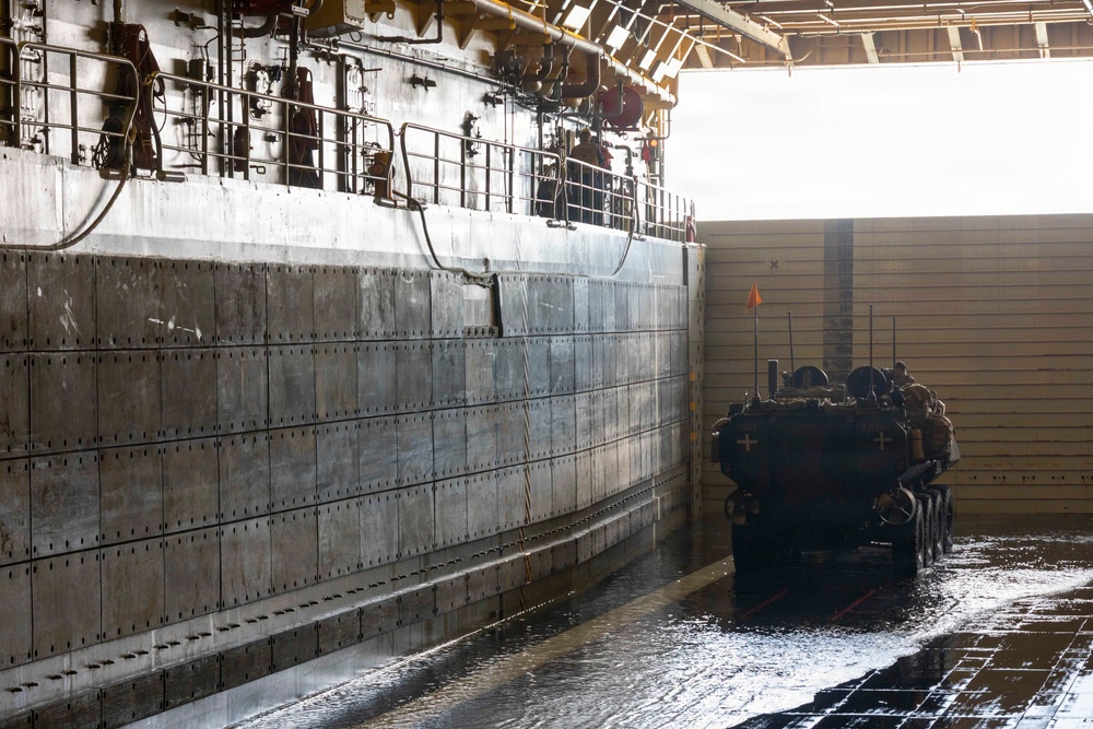 BLT 2/4 Conducts a Ship to Shore Movement Aboard USS Anchorage