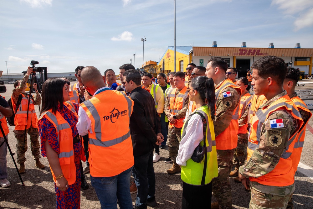Joint Security Cooperation Group - Panama provides support for Venezuelan relief with Panamanian partners