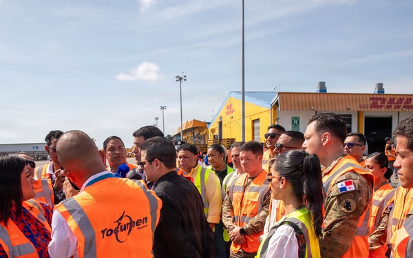 Joint Security Cooperation Group - Panama provides support for Venezuelan relief with Panamanian partners