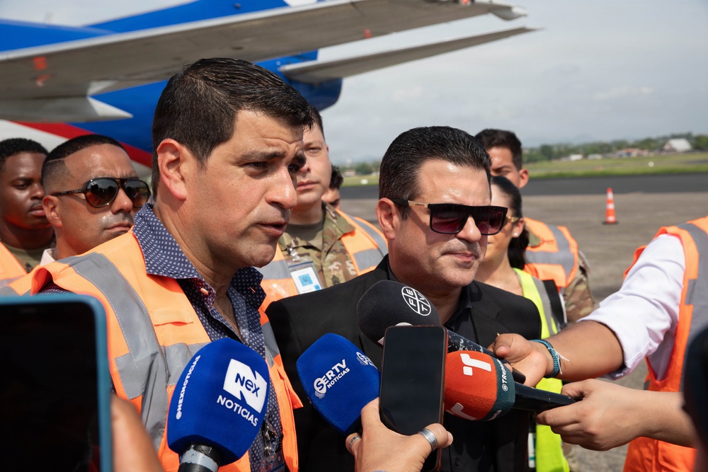 Joint Security Cooperation Group - Panama provides support for Venezuelan relief with Panamanian partners