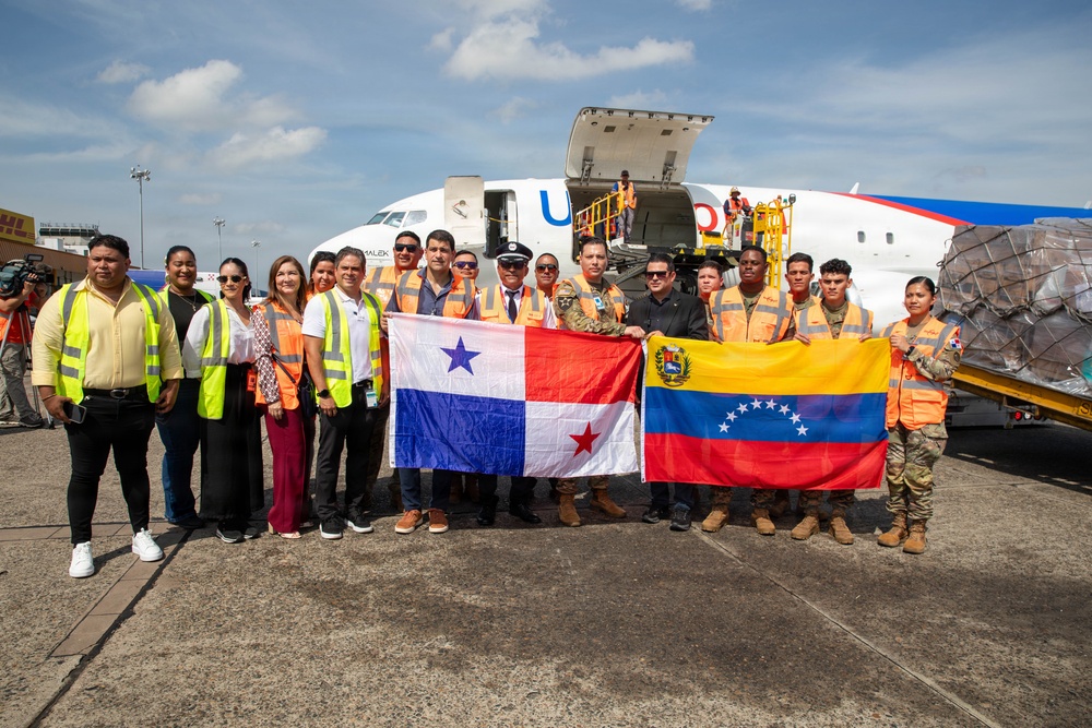 Joint Security Cooperation Group - Panama provides support for Venezuelan relief with Panamanian partners