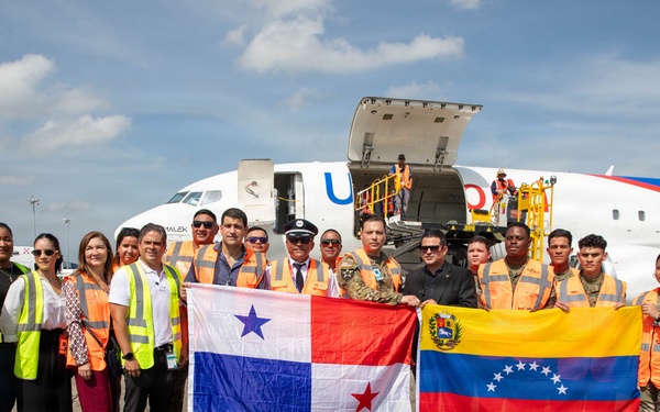 Joint Security Cooperation Group - Panama provides support for Venezuelan relief with Panamanian partners