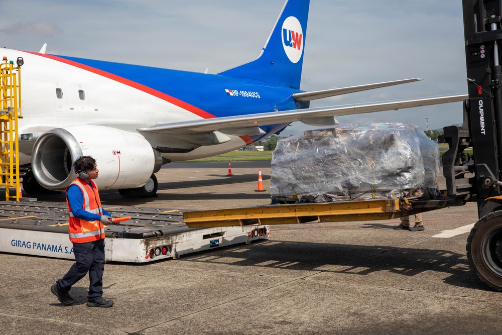 Joint Security Cooperation Group - Panama provides support for Venezuelan relief with Panamanian partners