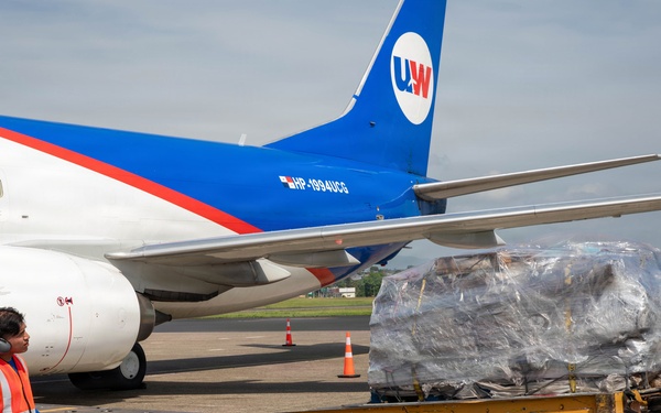 Joint Security Cooperation Group - Panama provides support for Venezuelan relief with Panamanian partners