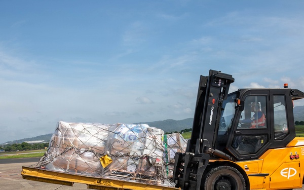 Joint Security Cooperation Group - Panama provides support for Venezuelan relief with Panamanian partners