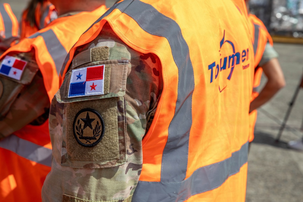 Joint Security Cooperation Group - Panama provides support for Venezuelan relief with Panamanian partners