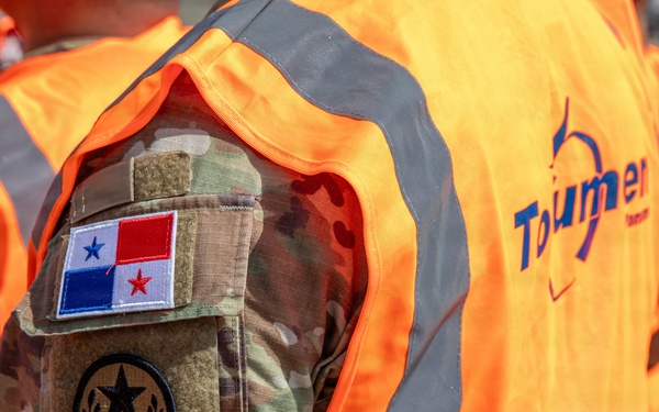 Joint Security Cooperation Group - Panama provides support for Venezuelan relief with Panamanian partners